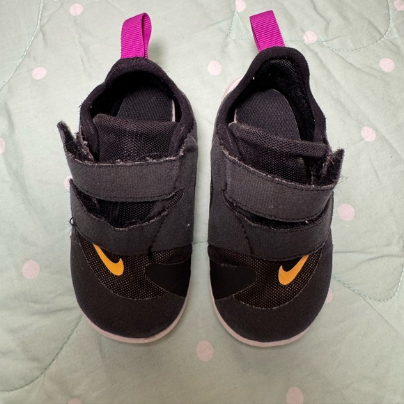 Nike Free RN Toddler Sneakers size 6 - Picture 8 of 16